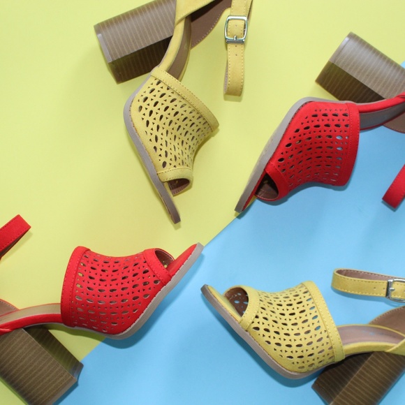 🆕//The Magnolia// Yellow peeptoe Sandal - Picture 3 of 8